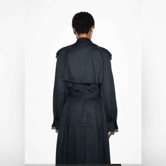 SKIMS - BOYFRIEND FLEECE
OVERSIZED TRENCH COAT🥀🥀🥀 - Picture 4 of 10